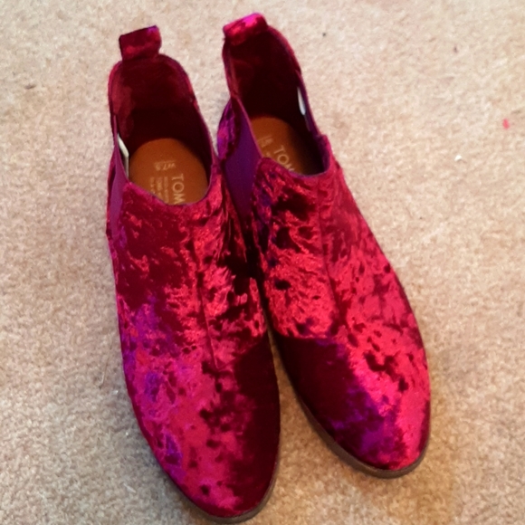 Toms Shoes - Tom's merlot velvet booties!
